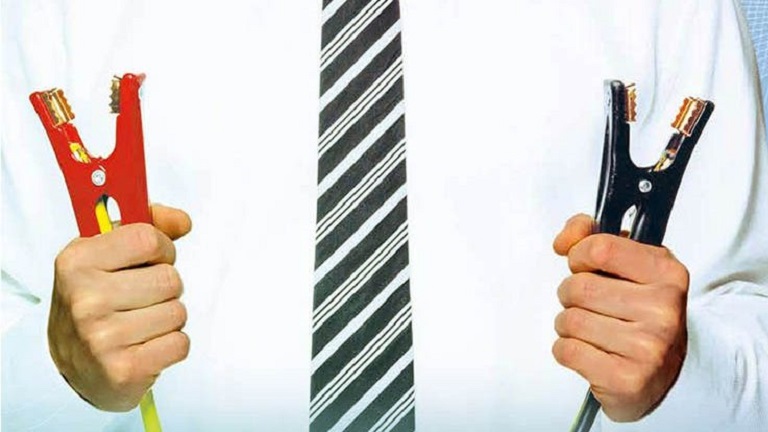 A person holding clamps of a cable